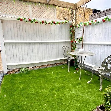 Modern And Cosy Studio Flat Londen Buitenkant foto