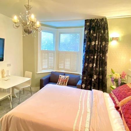 Modern And Cosy Studio Flat Londen Buitenkant foto