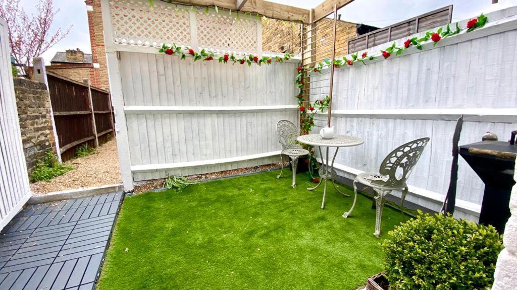 Modern And Cosy Studio Flat Londen Buitenkant foto