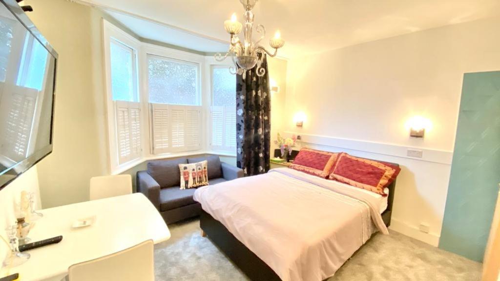 Modern And Cosy Studio Flat Londen Buitenkant foto
