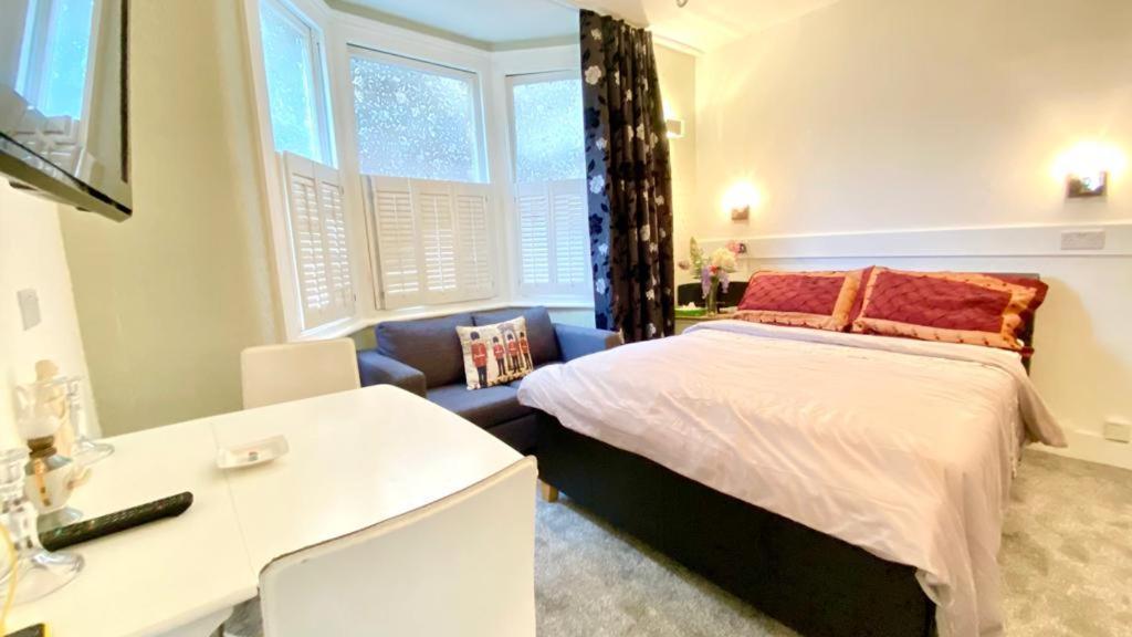 Modern And Cosy Studio Flat Londen Buitenkant foto