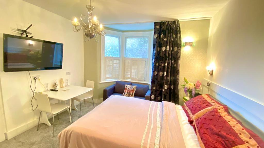 Modern And Cosy Studio Flat Londen Buitenkant foto
