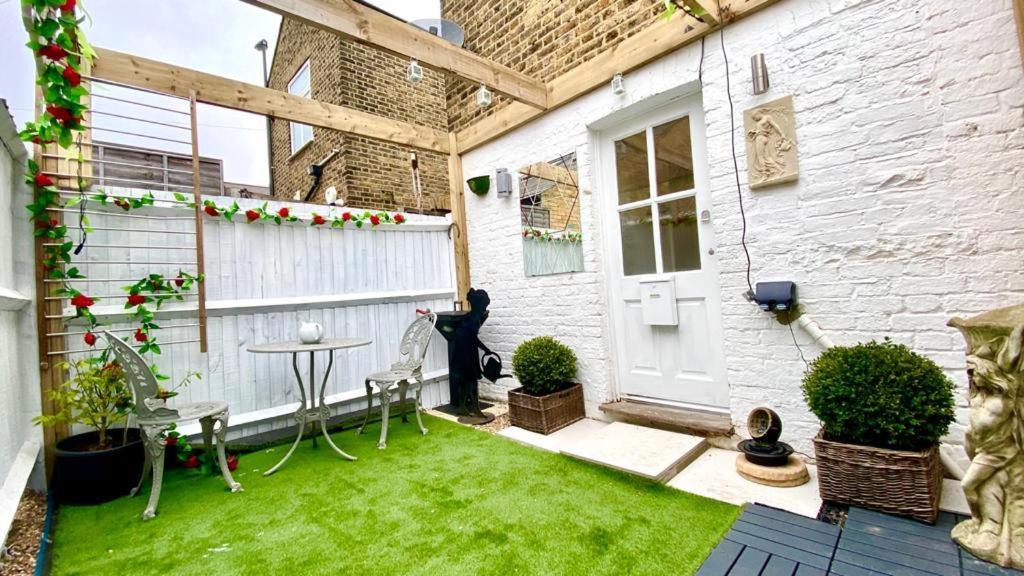 Modern And Cosy Studio Flat Londen Buitenkant foto