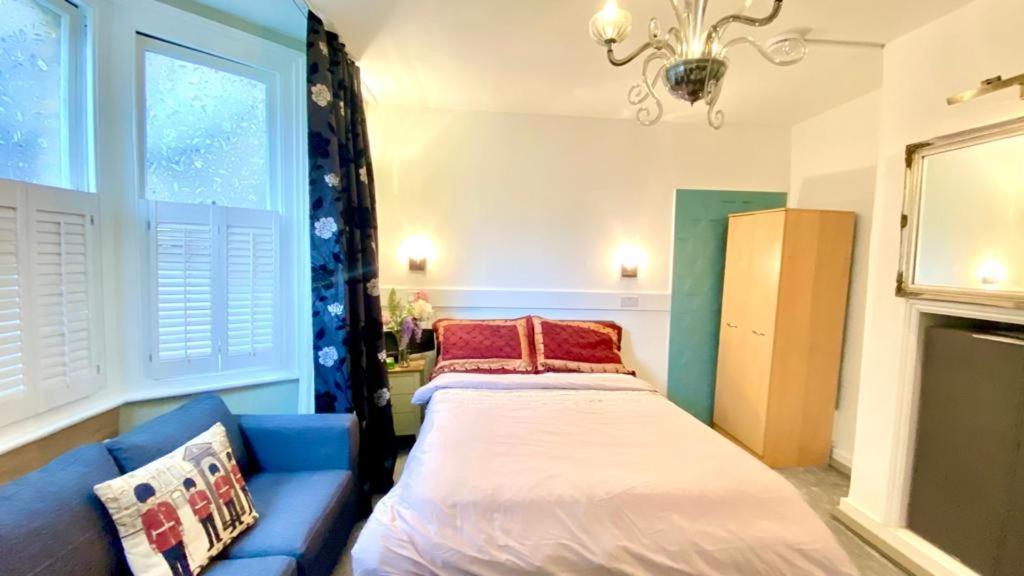 Modern And Cosy Studio Flat Londen Buitenkant foto