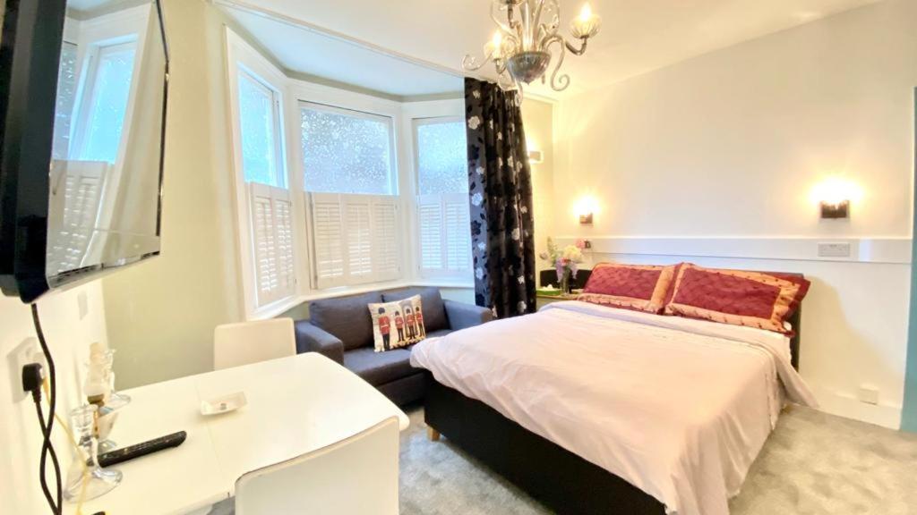 Modern And Cosy Studio Flat Londen Buitenkant foto